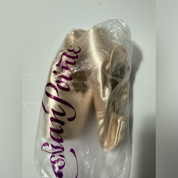 Russian Pointe Rubin pointe shoes - Picture 2 of 5